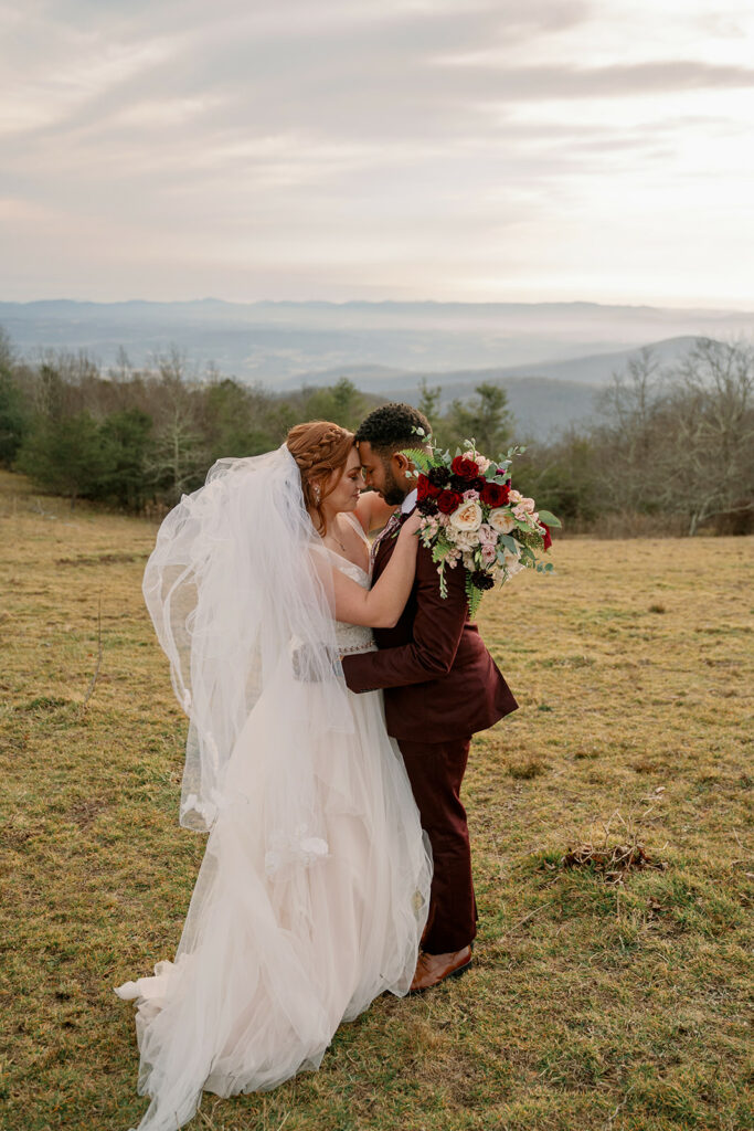 Winter Elopement bridal bouquet inspiration | All-inclusive elopement planning