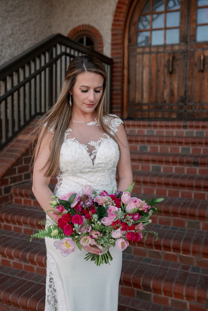 Winter Elopement bridal bouquet inspiration | All-inclusive elopement planning