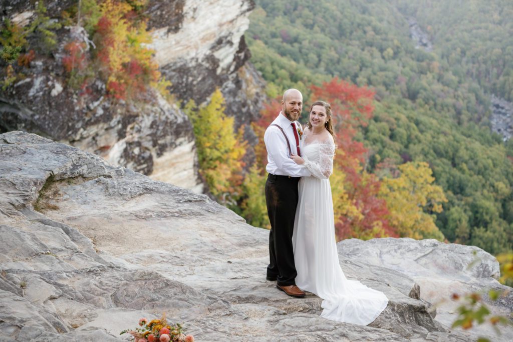 Fall elopement at Wisemans View in Asheville Wisemans View Elopement at Linville Gorge | All Inclusive Elopement